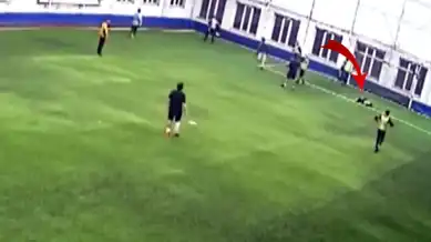 Genç Adam Halı Sahada Hayatını Kaybetti