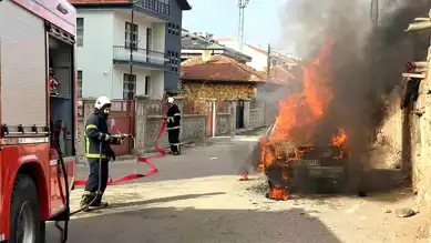 Aksaray'da Park Halindeki Araç Alev Alev Yandı!