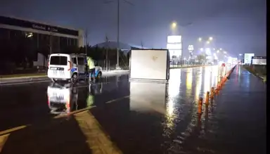 Şiddetli Fırtına, Şehirde Trafiği Felç Etti