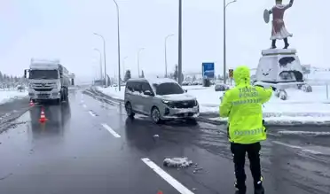Yoğun Kar Yağışı Yolu Kapattı: Şehirler Ulaşım Sorunu Yaşıyor