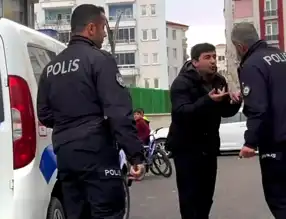 Aksaray'da İlginç Gözaltı: "Beni Dövün!"