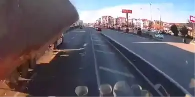 Aksaray'da TIR'dan Yonca Balyaları Döküldü!