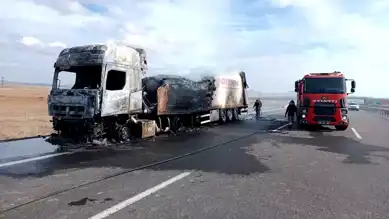 Aksaray'da Mandalina Yüklü Tır Kül Oldu!