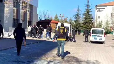 Aksaray'da Kız Kavgası: Dede Ağır Yaralı!