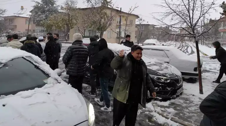 Yoğun Kar Yağışı: 22 İlde Okullar Tatil!