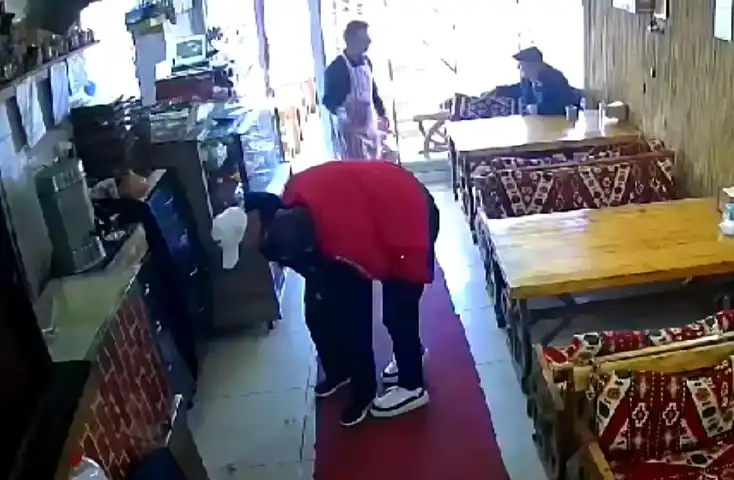 Aksaray'da Lokum Boğazına Takılan Down Sendromlu Genç Kurtarıldı