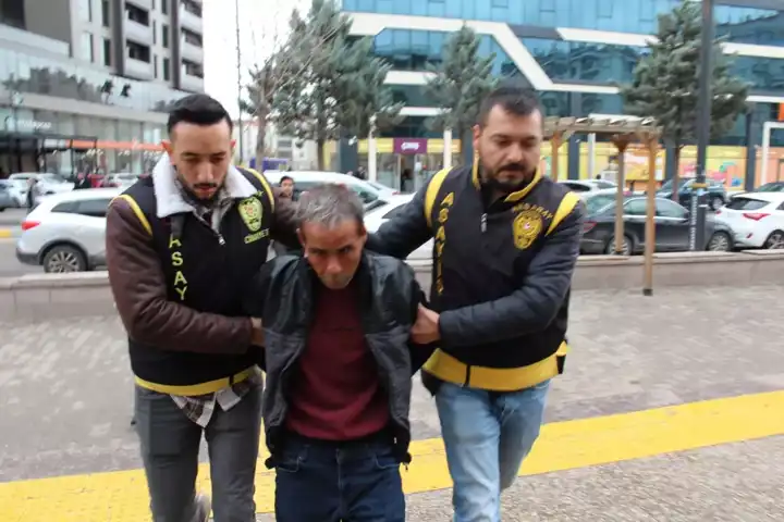 Eşini Uykusunda Vurarak Öldürdü