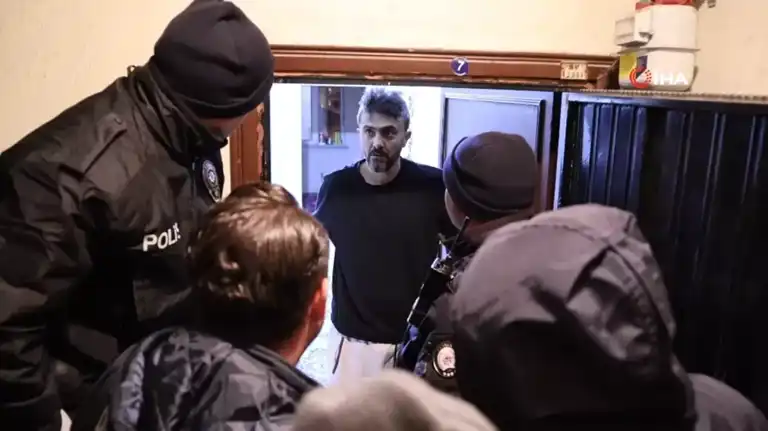 Komşuların ihbarı üzerine seferber olan ekipler, uyuyan vatandaşı azarlandı!