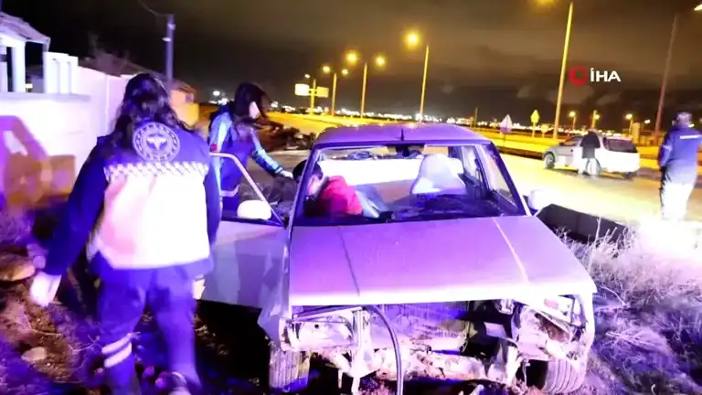 Aksaray'da Tofaş Kazası: 2 Yaralı, Araç Hurdaya Dönmüş